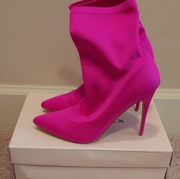 Just Faulous Hot Pink Bootie - Picture 3 of 3